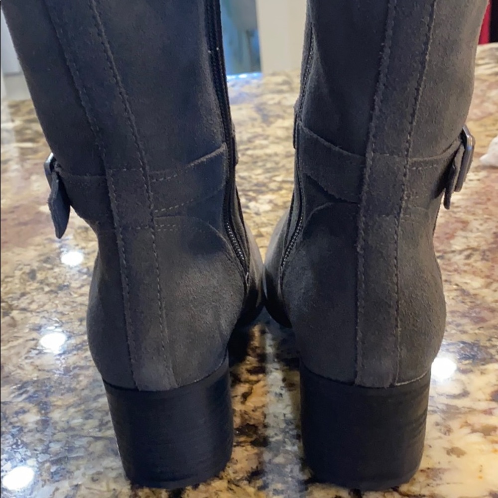 UGG Boots - Picture 2 of 7